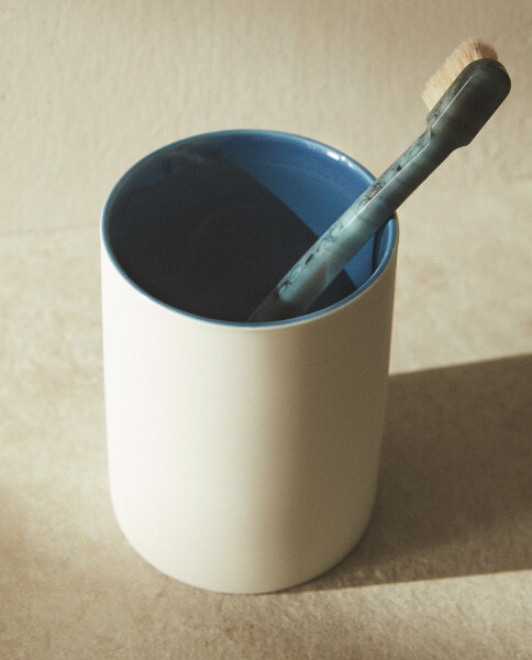 Ceramic toothbrush holder