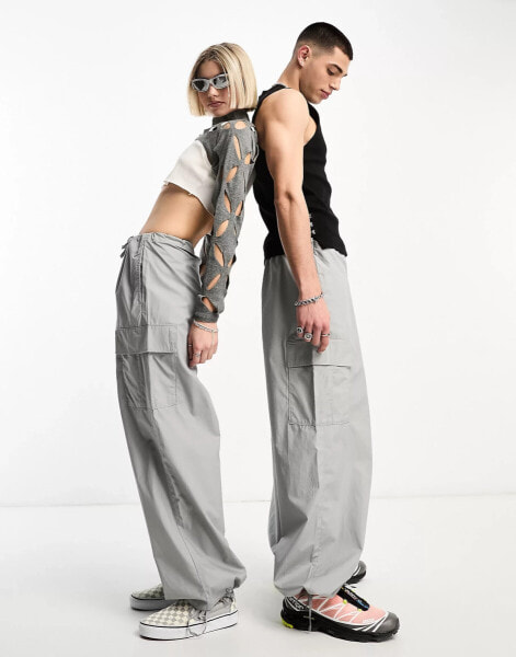 Weekday – Unisex-Fallschirm-Hose in Grau mit Oversize-Passform, exklusiv bei ASOS