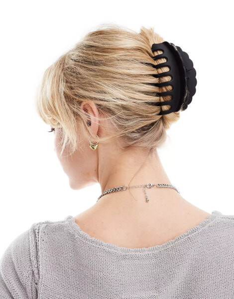 ASOS DESIGN hair claw with scallop edge design in black