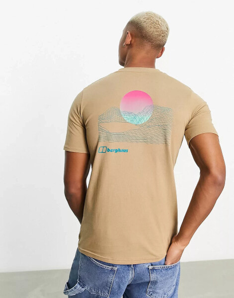 Berghaus – Snowdon – T-Shirt in Hellbraun mit Sonnen-Rückenprint