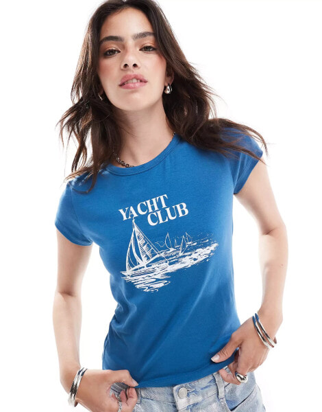 Miss Selfridge – Baby-T-Shirt in Blau mit „Yacht Club-Print