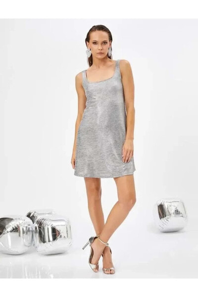Вечернее платье Koton Mini Abiye Elbise с блестящим металлическим U-образным вырезом на бретелях 4WAK80018FK Серебро