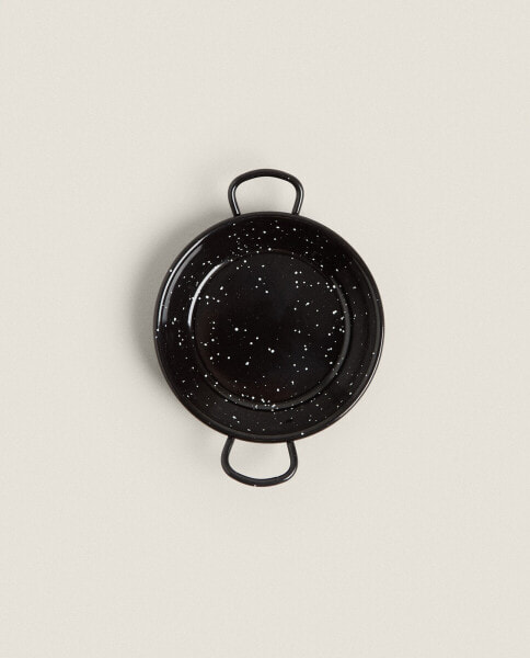 Steel paella pan with handles