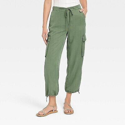 Women's High-Rise Casual Fit Soft Cargo Pants - Universal Thread
