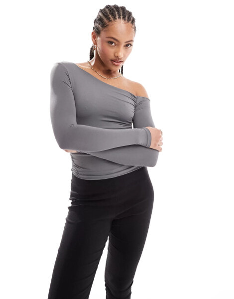 Pull&Bear second skin asymmetric off shoulder top in grey