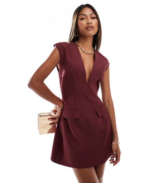 Kaiia tailored plunge v neck sleeveless mini dress in burgundy