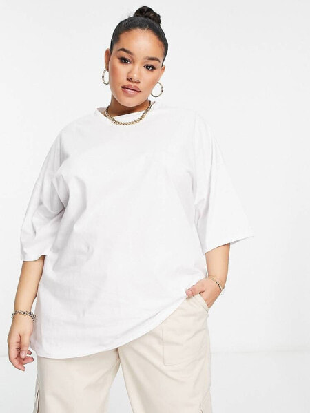 Something New Curve X Naomi Anwer – Oversize-T-Shirt in Weiß