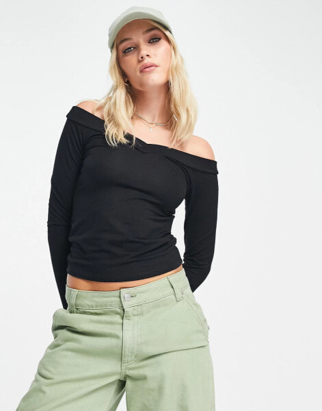 Pieces off shoulder top in black