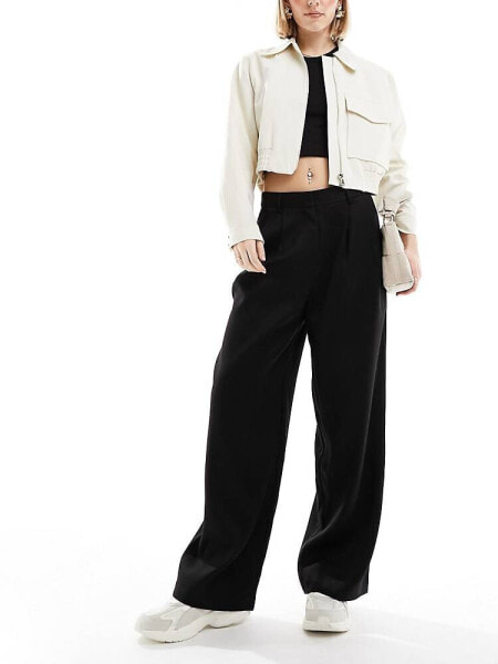 Only pleat front tailored trousers in black