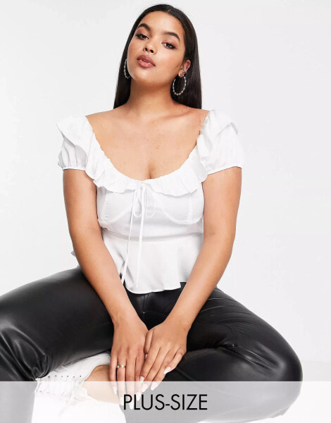 Missguided Plus – Weiße Bluse mit Rüschendetail und Bardot-Ausschnitt