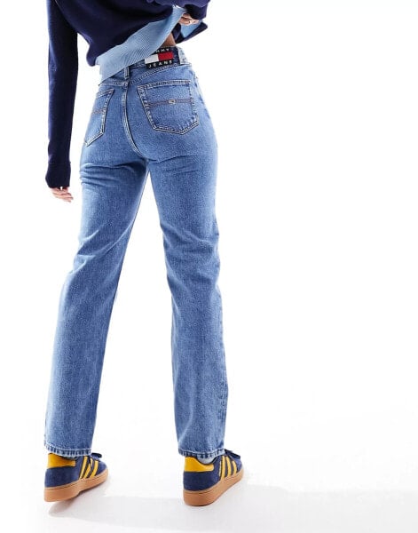 Tommy Jeans – Julie – Gerade geschnittene Jeans in mittlerer Waschung mit sehr hohem Bund