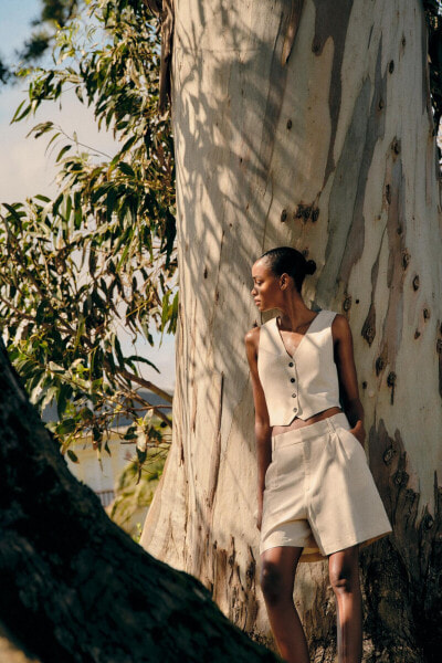 High-waist pleated bermuda shorts