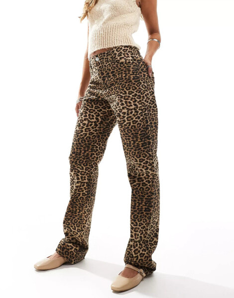 Pieces straight leg jeans in leopard print