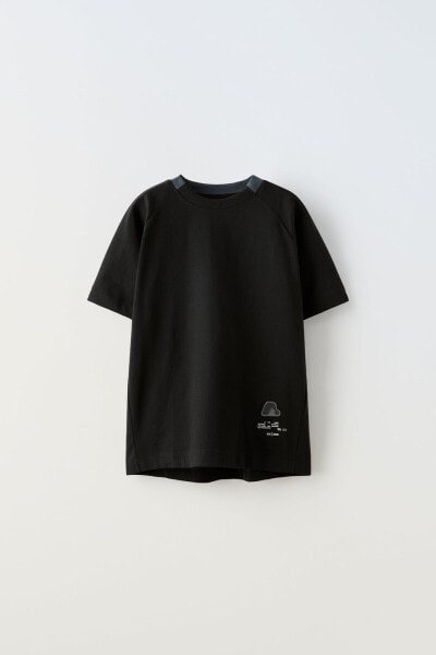 Sporty t-shirt with rubber patch