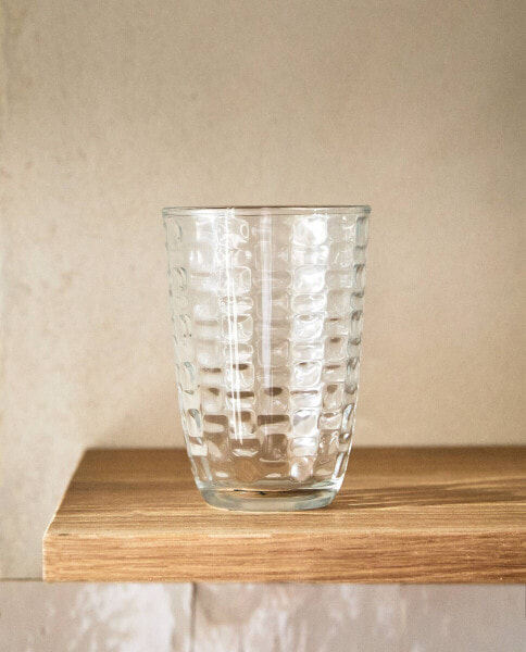 Raised square-effect tumbler