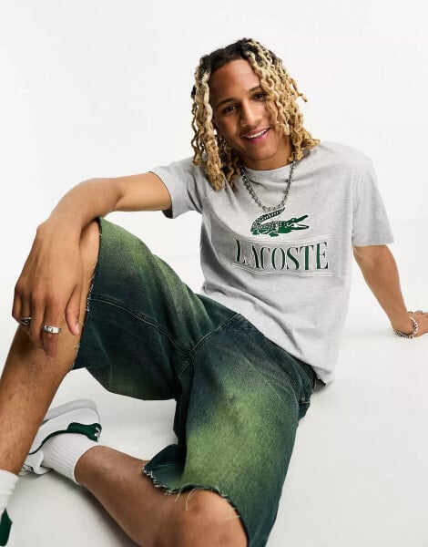 Lacoste – Grau meliertes T-Shirt mit großem Krokodil-Logo vorn