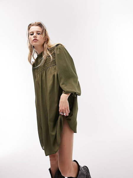 Topshop – Hänger-Minikleid aus strukturiertem Seersucker in Khaki