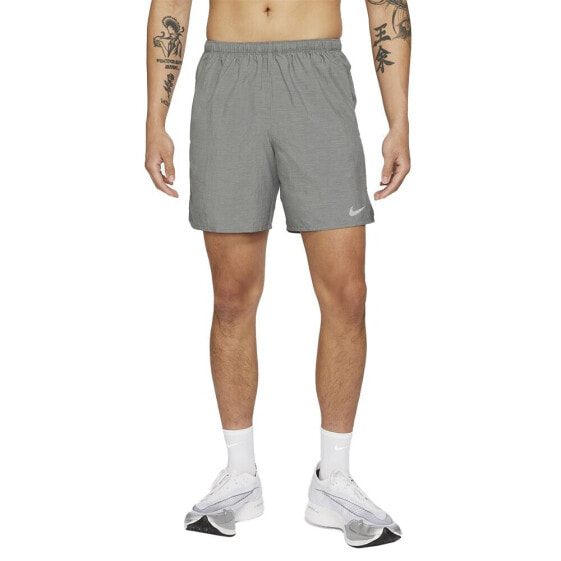 NIKE Challengerning Shorts