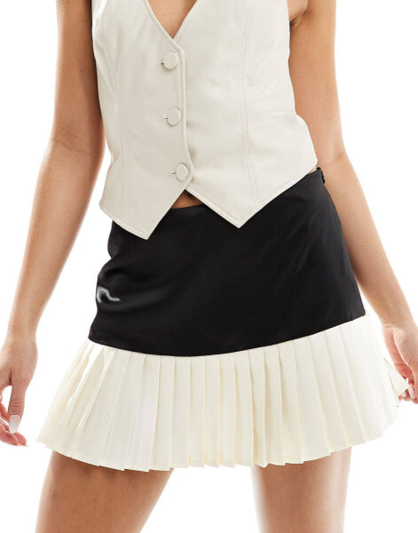 Kaiia pleated contrast pleat hem mini skirt in black and cream