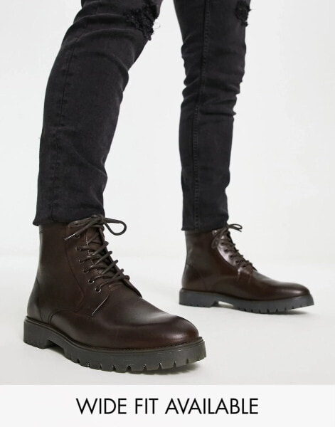 ASOS DESIGN – Schnürstiefel aus braunem Leder mit dicker Sohle