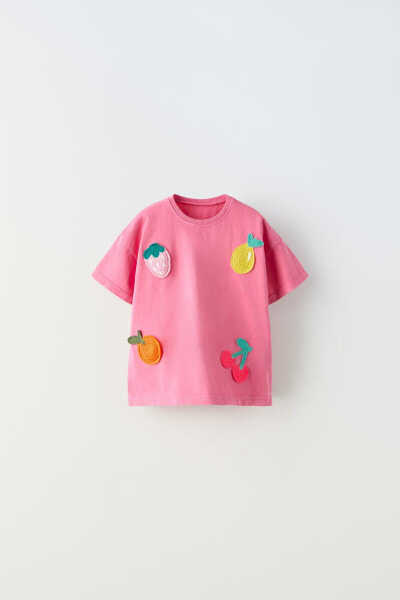 T-shirt with crochet appliqué