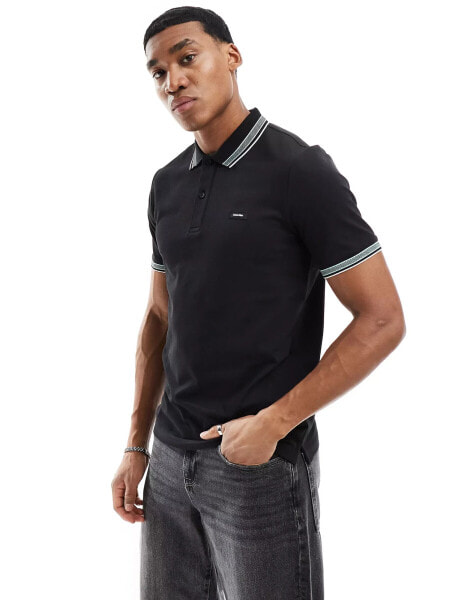 Calvin Klein – Poloshirt aus Stretch-Pikee in Schwarz mit Zierstreifen