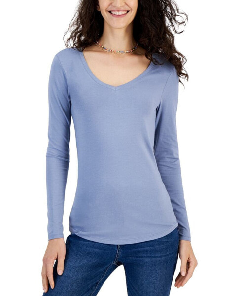 Juniors' V-Neck Long-Sleeved Top