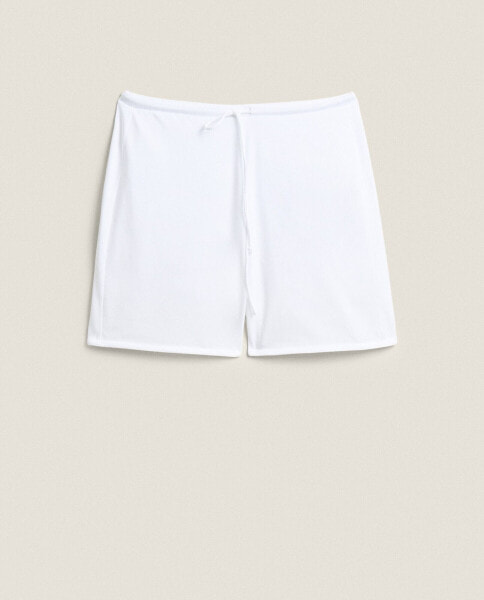 Shorts with piping