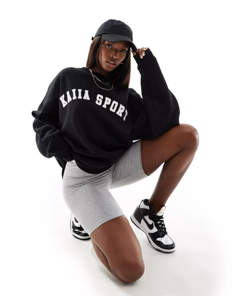 Kaiia – Sportliches Sweatshirt in Schwarz mit Oversize-Passform und Logo