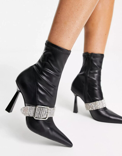 ASOS DESIGN – Excuse – Stiefeletten in Schwarz mit hohem Absatz und verzierter Schnalle