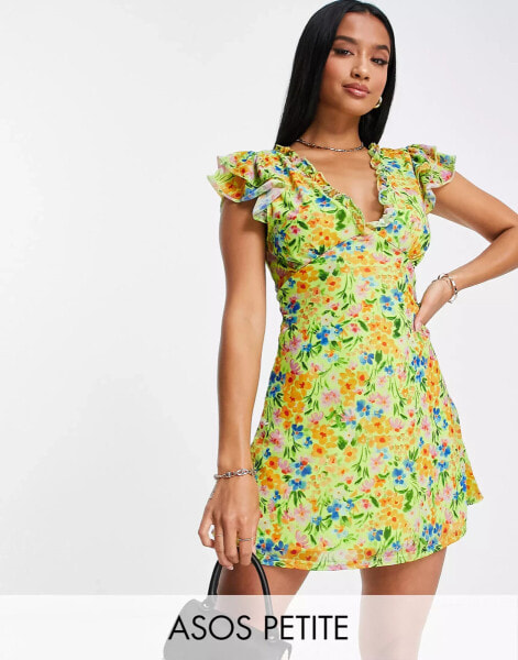 ASOS DESIGN Petite – Mini-Freizeitkleid aus Netzstoff mit Blumenmuster in Limettengrün und Rüschenärmeln