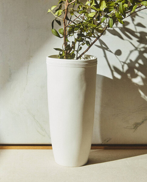 Ceramic vase with border