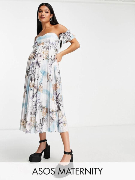 ASOS DESIGN Maternity – Plissiertes Midikleid mit Carmen-Ausschnitt und Blumenmuster in Blau