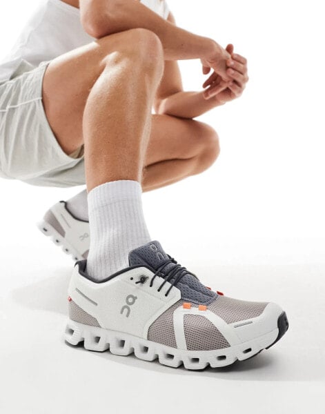 ON Cloud 5 Push all day trainers in white and grey