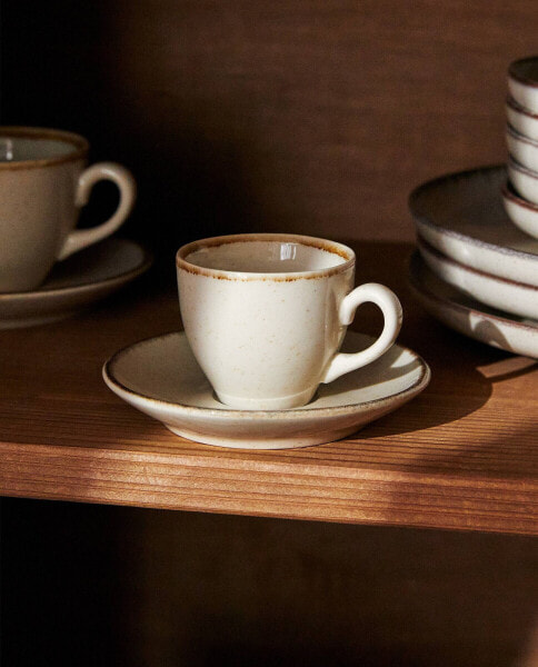 Porcelain coffee cup with antique finish rim