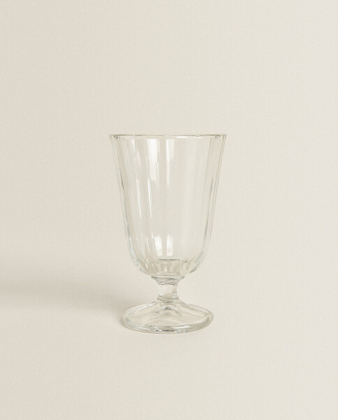 Raised faceted wine glass