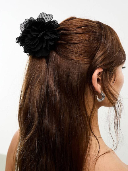 True Decadence oversized flower hair claw in black