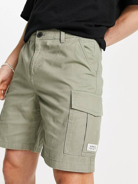 New Look slim fit cargo shorts in khaki