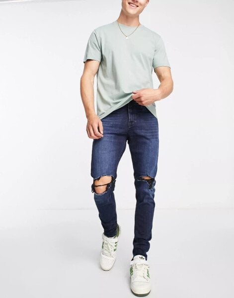 Jack & Jones Intelligence Pete skinny carrot jean with knee rips in blue black wash