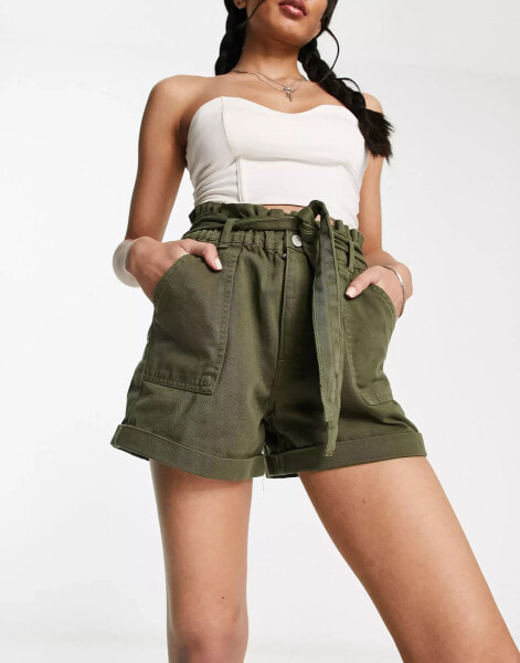 New Look – Shorts in Dunkelkhaki mit Paperbag-Bund