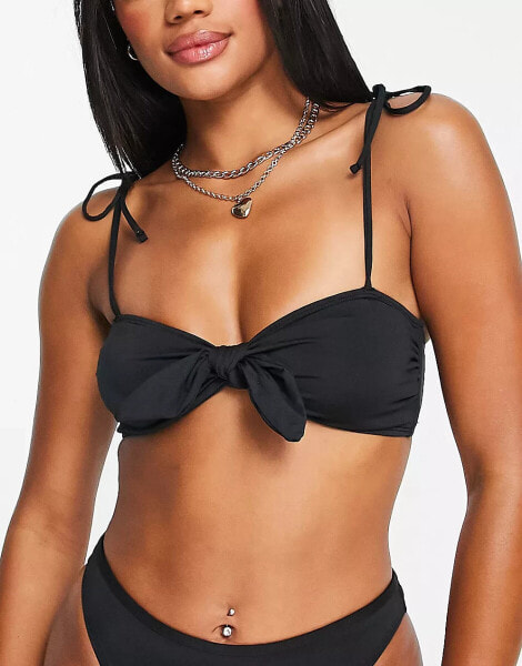 NA-KD – Bikinioberteil in Schwarz mit Knotendetail – BLACK