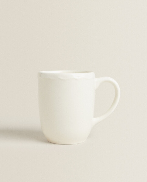 Earthenware mug with a raised-design edge