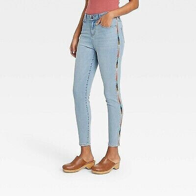 Women's Mid-Rise Embroidered Skinny Jeans - Knox Rose Light Wash 2