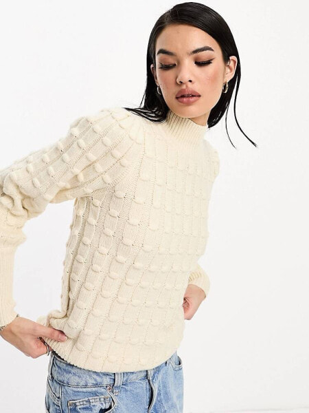 Vero Moda – Pullover in Creme mit Ballonärmeln und plastischem Strickmuster