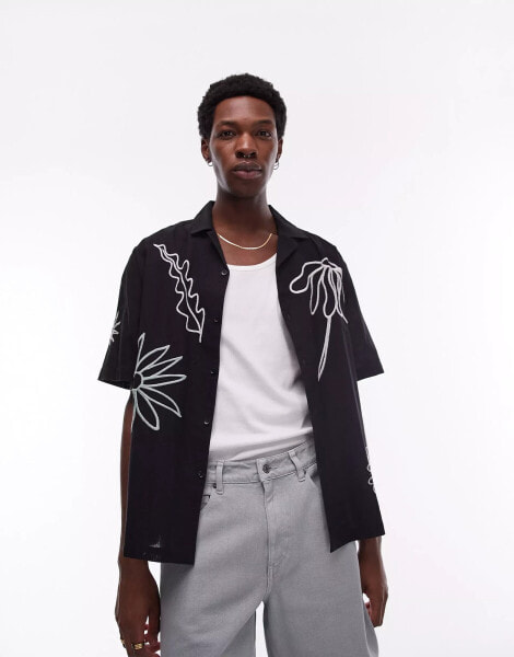 Topman – Kurzärmliges Hemd in Schwarz mit Blumenstickerei