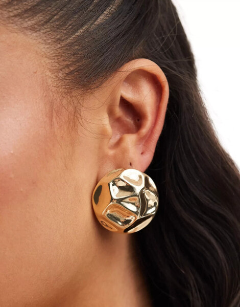 DesignB London hammered circular stud earrings in gold