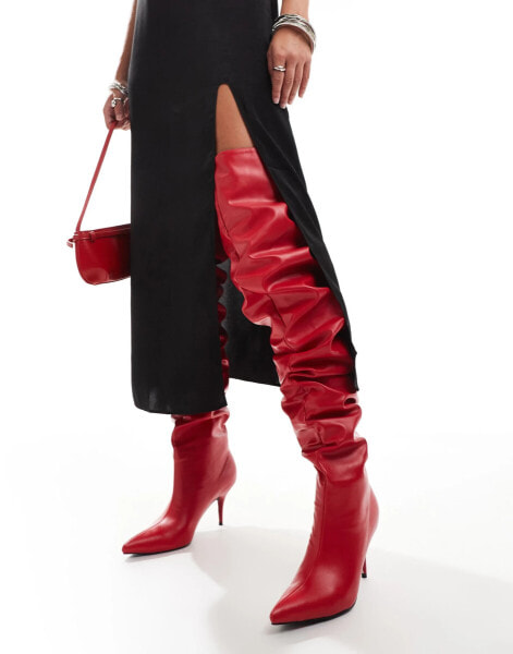 Azalea Wang – Seira – Overknee-Stiefel in Rot mit gerafftem Schaft