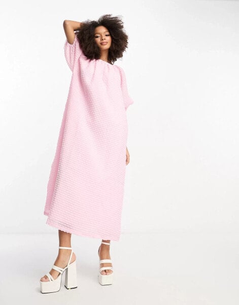 ASOS DESIGN – Strukturiertes Midi-Hängerkleid in Rosa mit gerafftem Ausschnitt