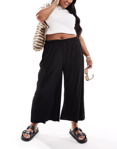 ASOS DESIGN Curve plisse wide trouser culottes in black