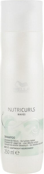 Pflegendes und feuchtigkeitsspendendes Shampoo für gewelltes und lockiges Haar - Wella Professionals Nutricurls Waves Shampoo 250 ml